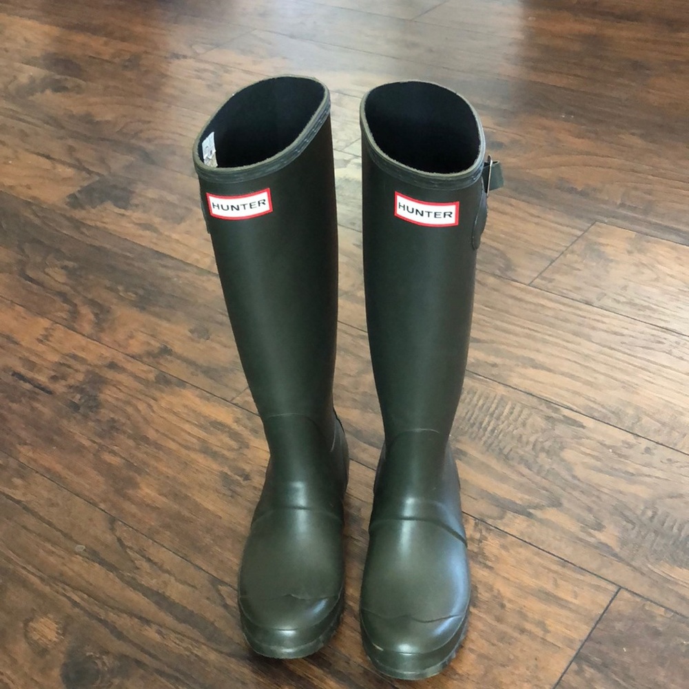 Hunter’s Tall Rain Boot 🌧